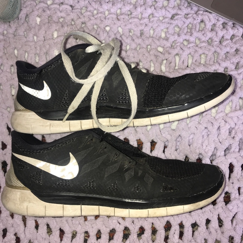 Nike free runs sneaker 7 black and white semi new